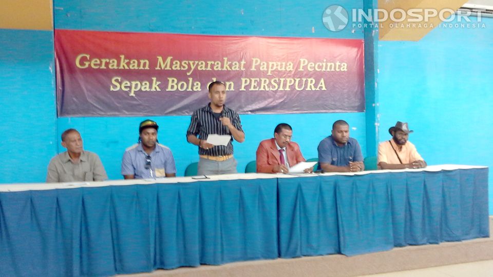 Perwakilan Masyarakat Papua akan mengadukan pernyataan kontroversial Rochy Putiray dan Mata Najwa Copyright: © Joehanez Villa/INDOSPORT